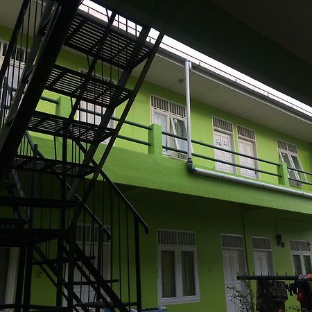 Griya 24 Homestay Medan Exterior photo